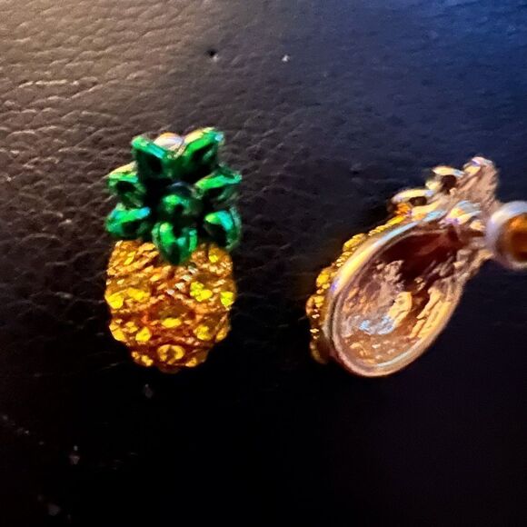 🍍New & sparkling pineapple stud earrings 🍍 - Picture 3 of 6